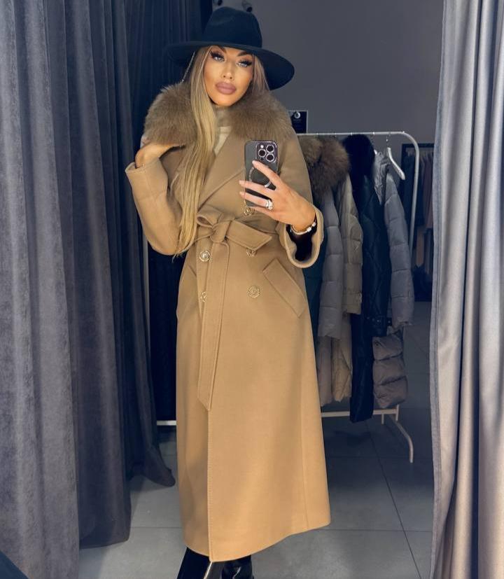 Image4 of Elegant Coat with Fur from EME boutique