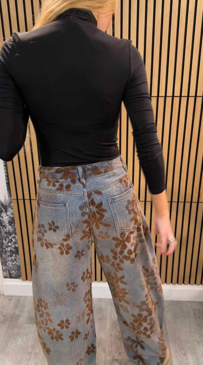 Image1 of Wide-Leg Jeans with Floral Prints from EME Boutique