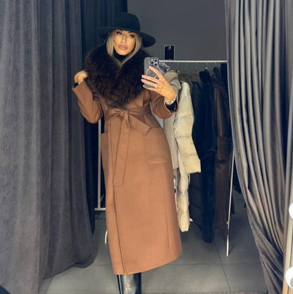 Image3 of Cashmere Coat with Massive Fox Fur from EME boutique