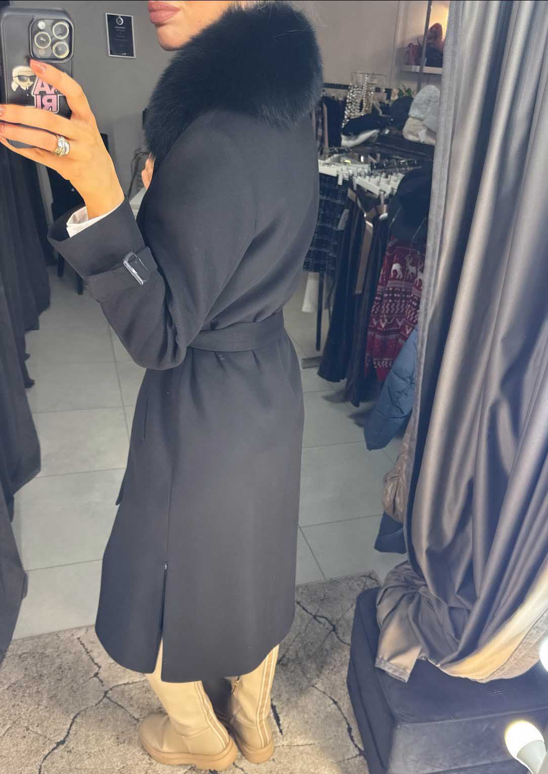 Image4 of Classic Fitted Coat with Elegant Details and Fur Collar from EME Boutique