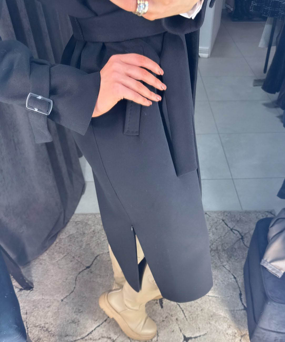 Image5 of Classic Fitted Coat with Elegant Details and Fur Collar from EME Boutique