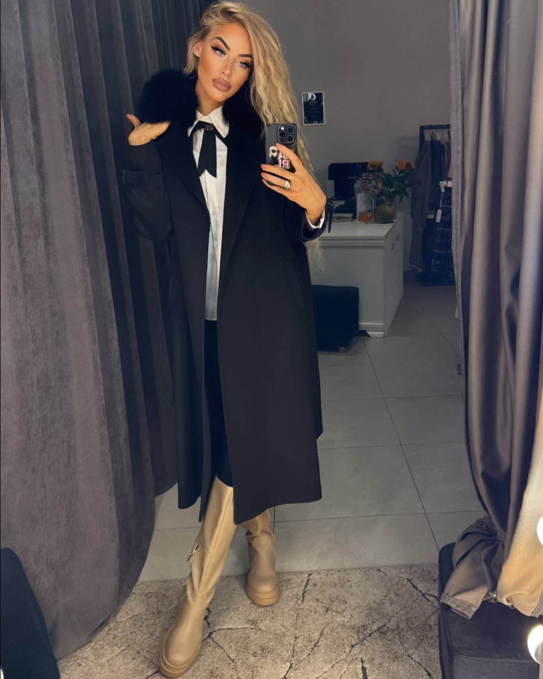 Image6 of Classic Fitted Coat with Elegant Details and Fur Collar from EME Boutique