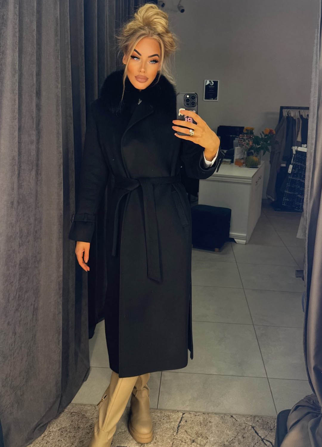 Image7 of Classic Fitted Coat with Elegant Details and Fur Collar from EME Boutique