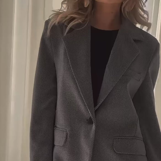 Video of Oversize Clasic Jacket from EME boutique