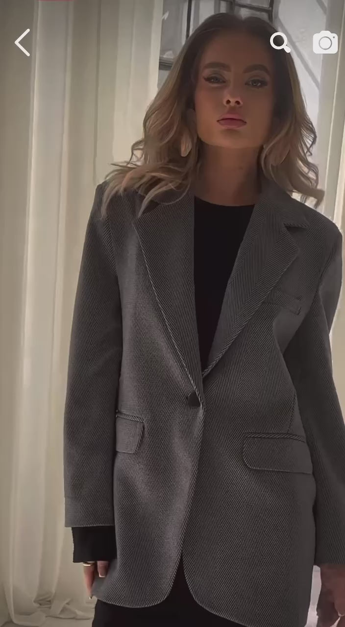 Video of Oversize Clasic Jacket from EME boutique